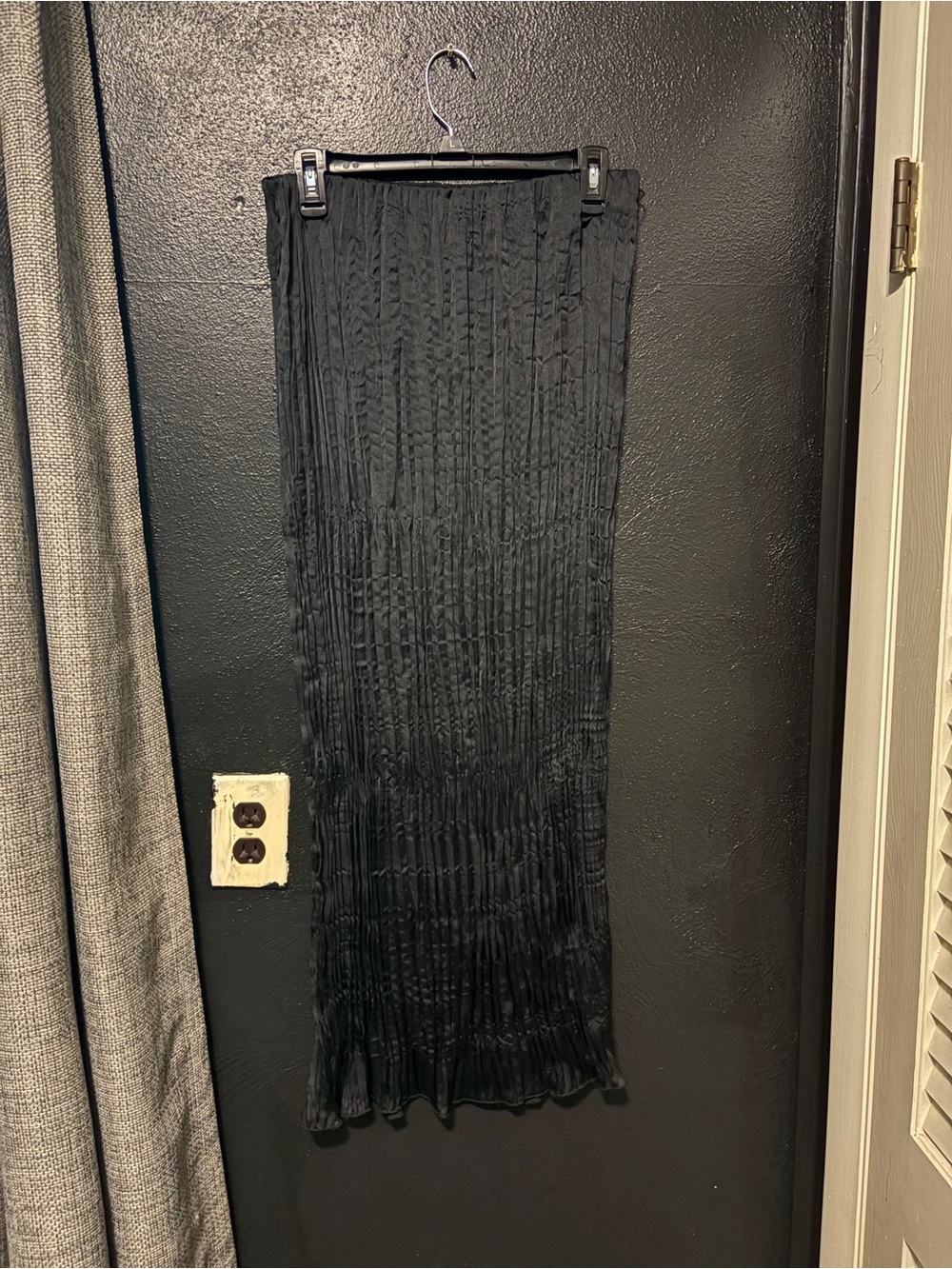 A New Day Woman’s Medium black skirt, belt string is missing - Picture 4 of 11